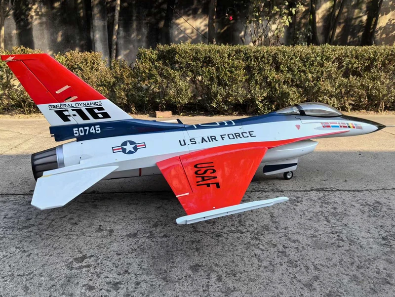 F-16 — 2.6 m, 1:6 scale